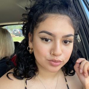 Meet your Posher, Odila